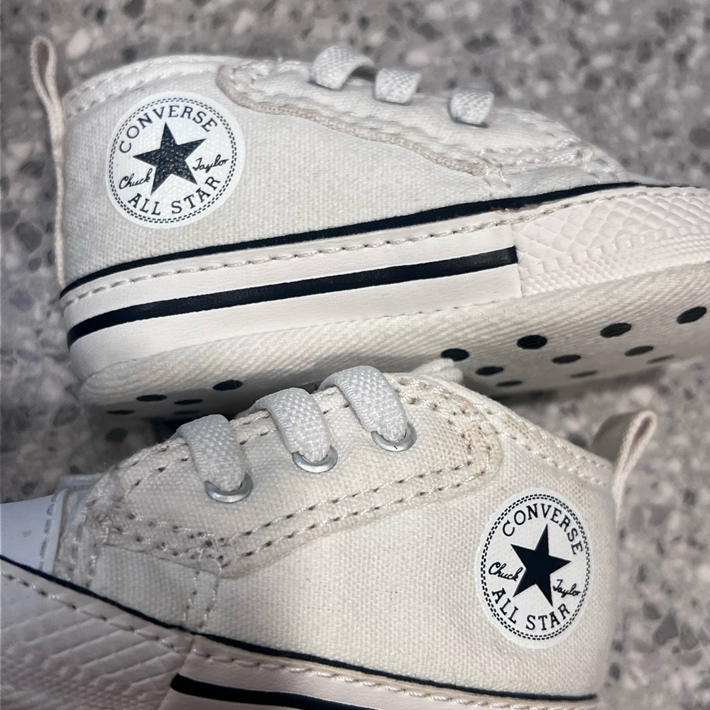 Converse White Baby Chuck Taylor Low Top Crib Sneakers: Size 1 - Picture 9 of 12